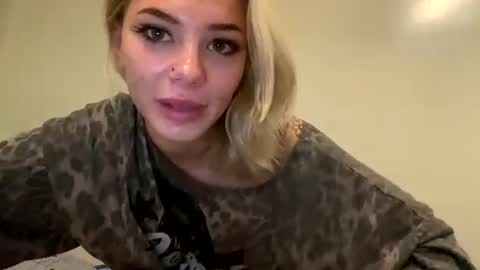 britneycherry08 online show from July 17, 12:01 am