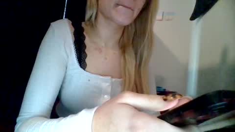britneycherry08 online show from August 5, 12:18 am