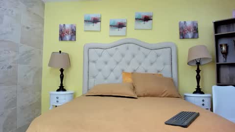 Birttany  online show from November 28, 9:11 pm