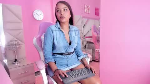 Birttany  online show from December 1, 7:45 pm