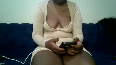 Snapshot of brownebonyagain chatting on October 15, 4:38 am bella online show from October 15, 4:38 am