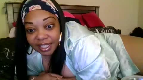 brownroundrenee online show from November 18, 11:46 am