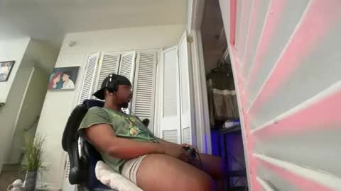 Brownskinshortyy online show from April 21, 5:20 pm