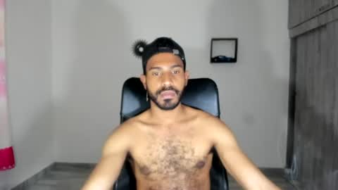 bruce_1111 online show from June 11, 10:30 pm