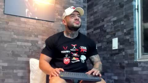 brucedallas online show from February 4, 1:53 am