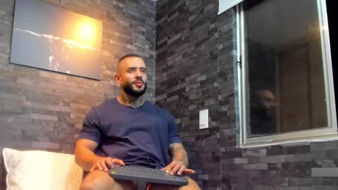 Snapshot of brucedallas chatting on October 30, 1:50 am brucedallas online show from October 30, 1:50 am