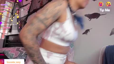 Snapshot of brunettesexyy0 chatting on October 6, 4:36 pm brunette online show from October 6, 4:36 pm