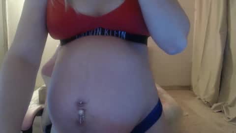 Snapshot of bubblebut11 chatting on March 8, 6:21 am Isabella but call me isa online show from March 8, 6:21 am