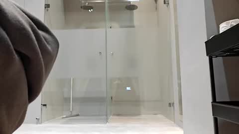 Leeo online show from March 2, 2:00 pm