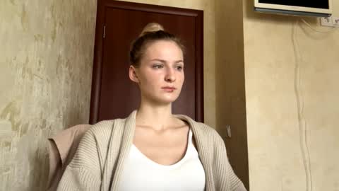 Nicole online show from February 16, 9:18 am