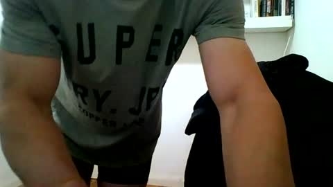 buffgymjunkie27 online show from August 5, 1:57 am