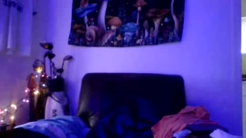 Snapshot of bumlover4567 chatting on December 7, 10:01 pm bumlover4567 online show from December 7, 10:01 pm