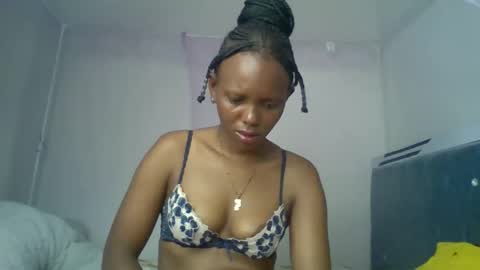 bunnydiva_ online show from May 12, 2:09 am