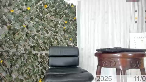 Snapshot of bunnyhots chatting on February 11, 9:46 pm Angela Santini online show from February 11, 9:46 pm