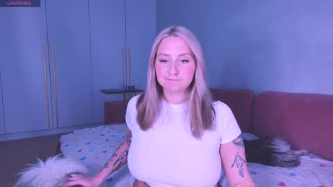 Lissa online show from April 28, 5:06 pm