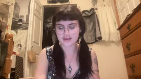 esme gray online show from August 3, 6:15 am