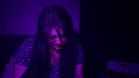 Roxy Devins online show from December 4, 7:41 am