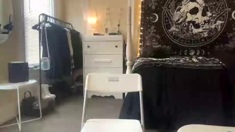 Roxy Devins online show from December 7, 5:48 pm