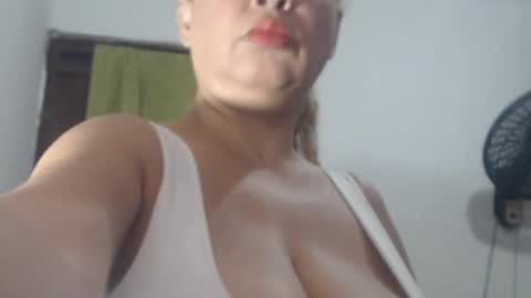 Amanda  online show from June 20, 11:49 am