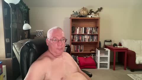 bustyballs100 online show from September 12, 3:25 pm