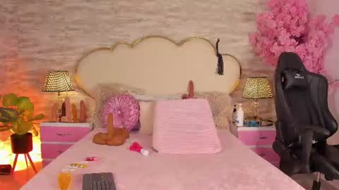 Cahitlin  online show from August 1, 7:32 am