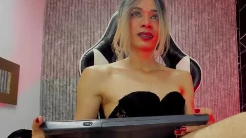 caitlyn_joness_ online show from November 29, 1:13 am