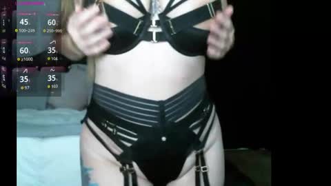 calistarayne online show from July 25, 6:11 am