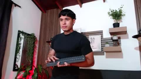 calvin913 online show from November 17, 8:50 am