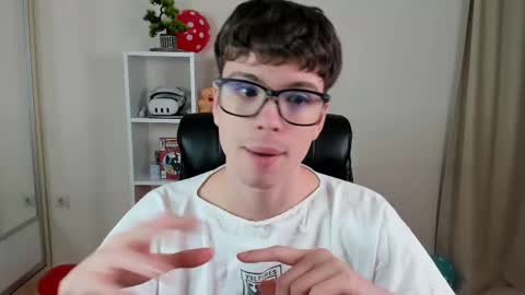 Hey I am Calvin  online show from March 7, 7:05 pm