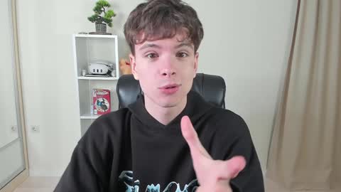 Hey I am Calvin  online show from February 7, 7:06 pm