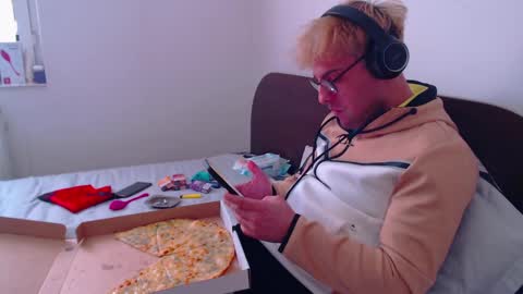 Calvinjohnlad online show from February 17, 11:44 am