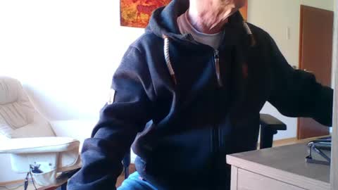 camcologne online show from April 15, 8:06 am