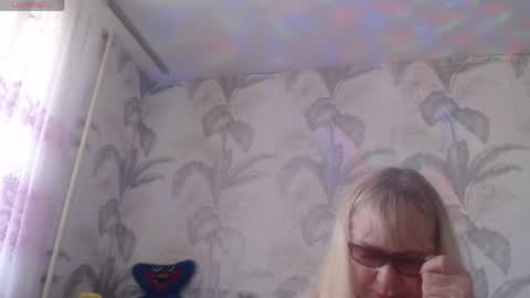 CamDiva1 online show from April 17, 10:50 am