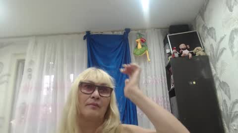 Snapshot of camdiva1 chatting on October 2, 2:43 am CamDiva1 online show from October 2, 2:43 am