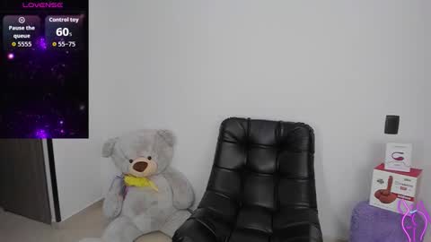 Camila online show from December 18, 8:37 pm