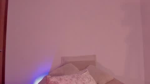 Camile online show from December 17, 3:57 am