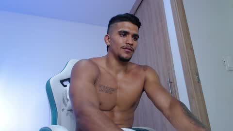 camilo_contre21 online show from April 1, 8:50 pm