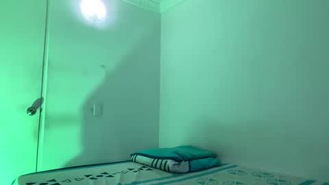 Snapshot of camilo_contre21 chatting on January 30, 8:42 pm camilo_contre21 online show from January 30, 8:42 pm