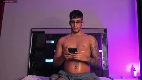   INDEPENDENT MODEL online show from March 7, 5:51 am