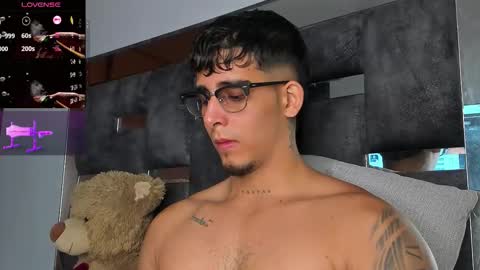   INDEPENDENT MODEL online show from October 4, 8:34 am