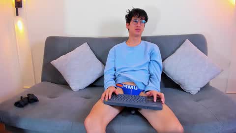 Snapshot of camilo_stark chatting on October 16, 4:01 am Camilo online show from October 16, 4:01 am