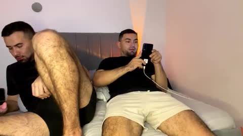 camilor_30 online show from April 19, 12:22 am