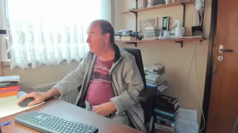 Snapshot of cammee chatting on January 4, 2:35 pm Cammee online show from January 4, 2:35 pm