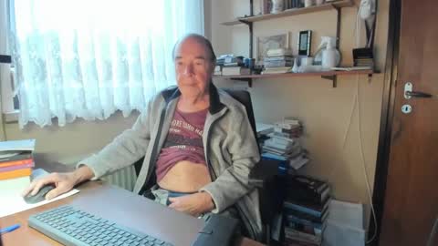 Snapshot of cammee chatting on January 4, 8:28 am Cammee online show from January 4, 8:28 am