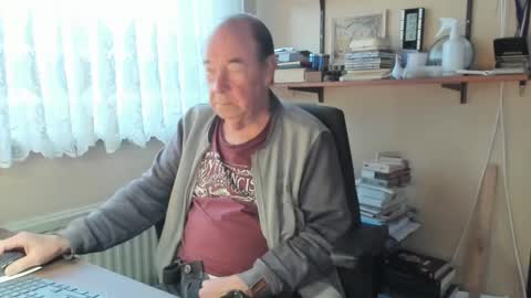 Snapshot of cammee chatting on December 9, 9:28 am Cammee online show from December 9, 9:28 am