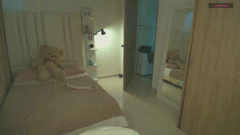 Laura Camila online show from January 6, 5:28 pm