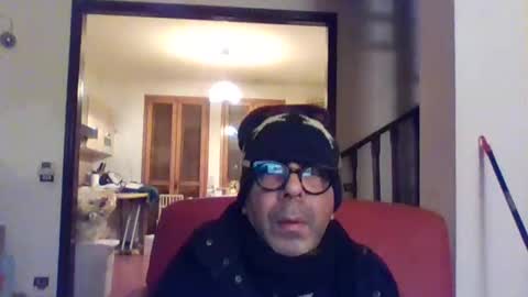 Snapshot of camomilla72 chatting on March 4, 3:44 am Cristian online show from March 4, 3:44 am