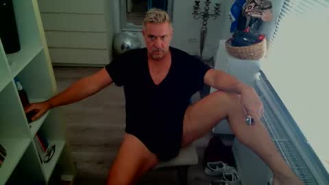 Snapshot of camunication chatting on September 30, 11:32 am camunication online show from September 30, 11:32 am