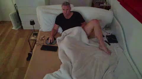 Snapshot of camunication chatting on March 6, 10:09 am camunication online show from March 6, 10:09 am