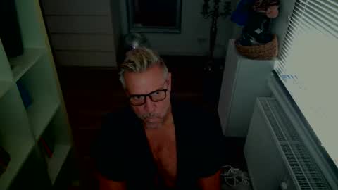 Snapshot of camunication chatting on September 29, 8:13 am camunication online show from September 29, 8:13 am